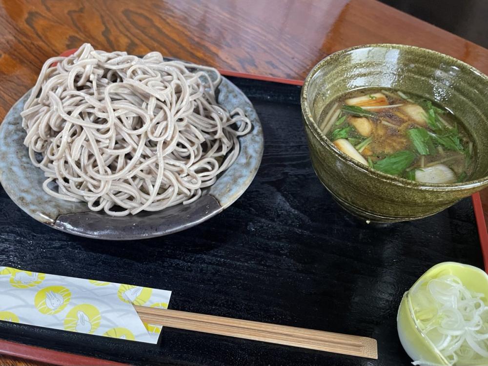 石岡市の常陸風土記の丘にある「御食事処曲屋」では、茅葺屋根の古民家で絶品お蕎麦&うどんが楽しめます!おすすめは自慢の十割蕎麦♪を見る