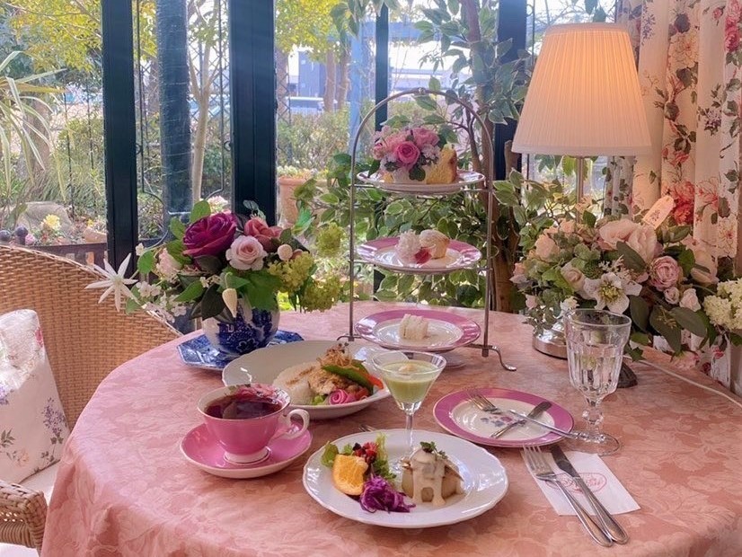 つくば市「アリスの茶屋」英国風の素敵な空間でイングリッシュガーデンを眺めながらアフタヌーンティーを召し上がれ♪を見る