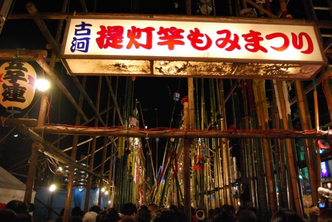 関東の奇祭！？師走の夜空で提灯バトル「第165回古河提灯竿もみまつり」12/6㈯古河駅西口会場にて開催！を見る
