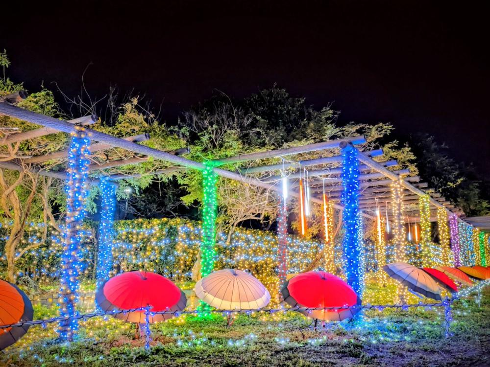 かわちイルミネーション開催中！12/20㈯はクリスマスイベント開催。冬の打ち上げ花火も楽しめます♪を見る