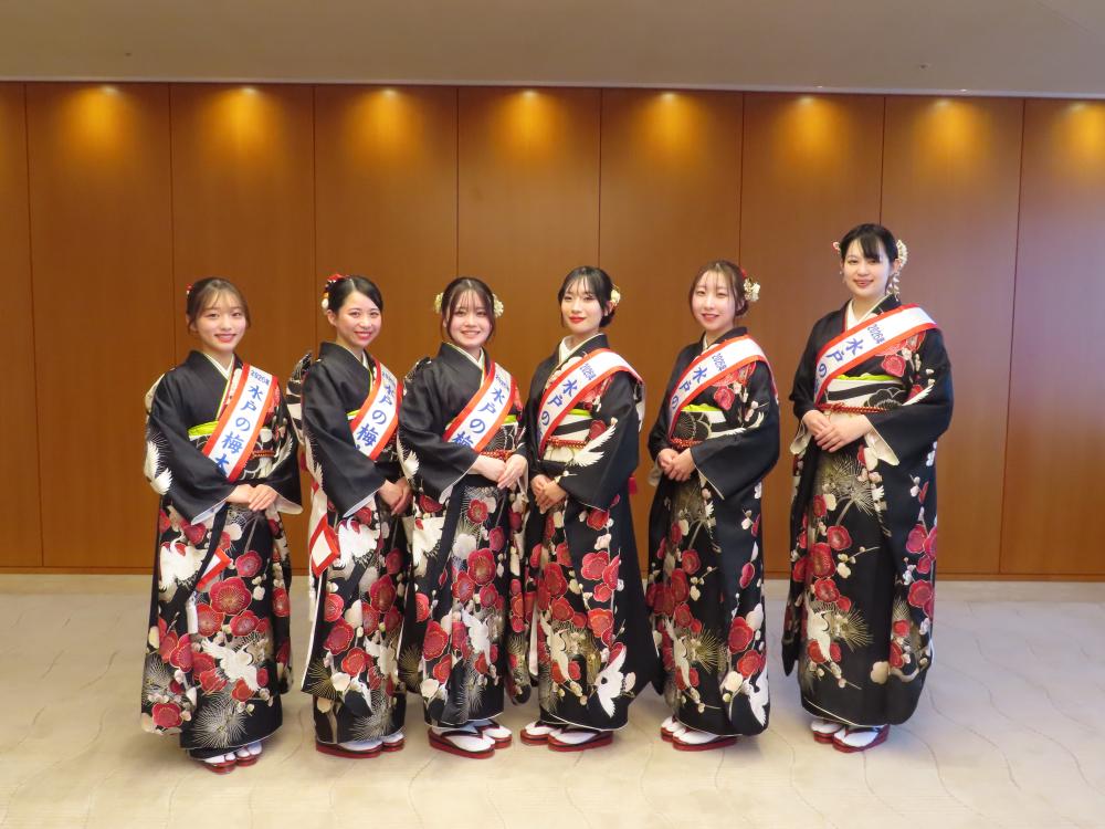 2/11㈬～3/22㈰開催「水戸の梅まつり」をPRするため「水戸の梅大使」の皆さんが表敬訪問にいらっしゃいました！を見る