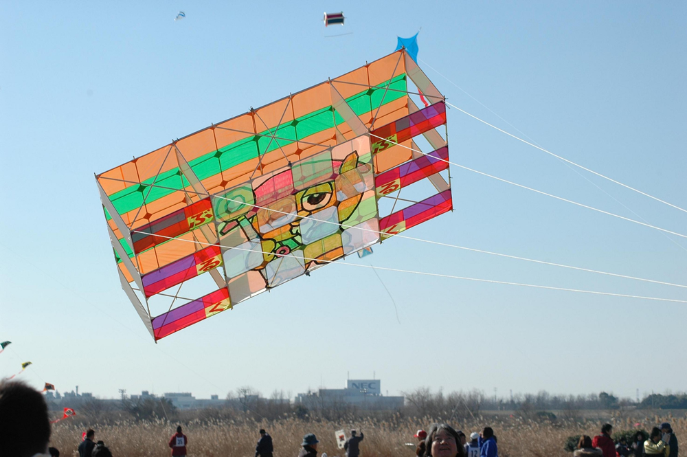 1/17㈯取手市でお正月の風物詩「とりで利根川たこあげ大会」を開催！無病息災を願う、どんど祭りも同時開催します♪を見る