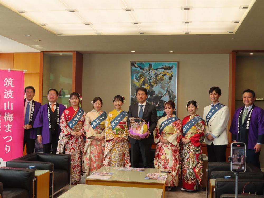 2/7㈯～3/15㈰開催の「筑波山梅まつり」をPRするため、関係者の皆様が大井川知事を表敬訪問されました！開催までもう少し♪を見る