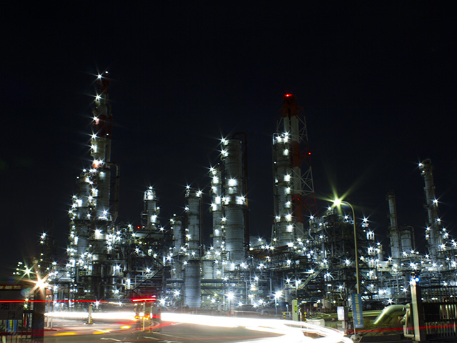 茨城県神栖市の工場夜景🌃幻想的な工場夜景が広がり、ドライブや写真撮影にもオススメの注目スポットです👀を見る
