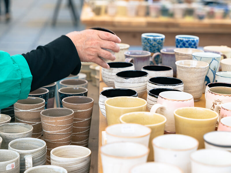 今年も開催！笠間の陶炎祭(ひまつり)🍶200を越える窯元が勢ぞろい！年に一度のやきもののお祭りです🥁を見る