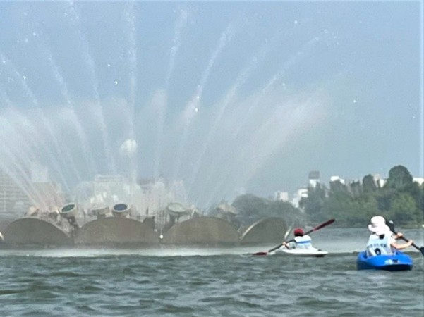 日本三大名園のひとつ偕楽園の借景ともなっている千波湖でカヌーに乗ってみませんか🛶を見る