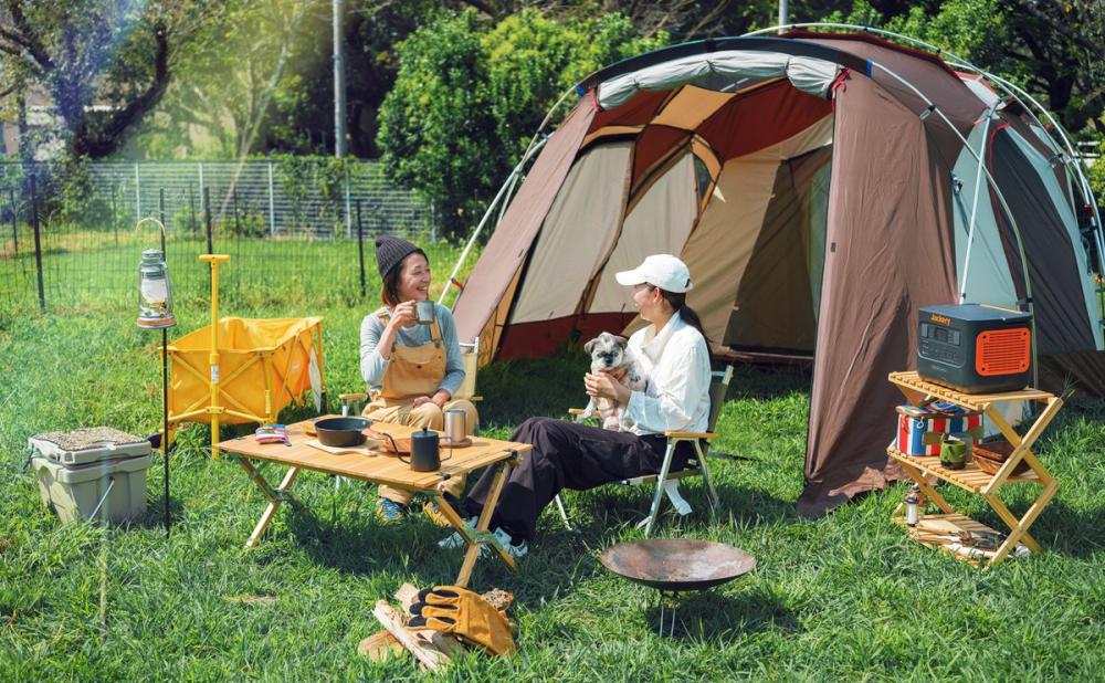 愛犬とキャンプへ🐶 守谷市のキャンプ場「LANTERN CAMPING FIELD MORIYA」区画サイトは愛犬と宿泊可能！を見る