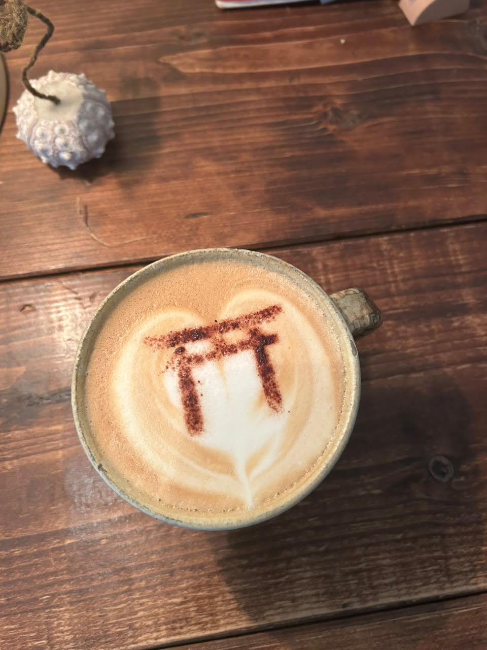 笠間市の稲荷通りにある「CAFE 二葉」をご紹介🌿  自家焙煎のコーヒーや、こだわりのカフェメニューを笠間焼の器とあわせて堪能できます☕️✨  旬のフルーツを使ったあんみつや、笠間の栗を使ったモンブランなど、こだわりのスイーツも楽しめます🍑🌰  を見る