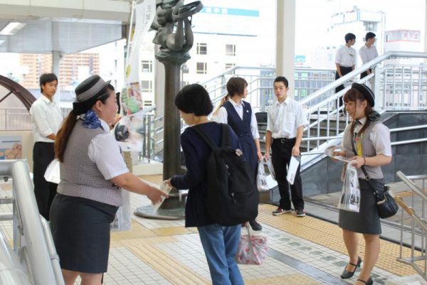 「おもてなし観光週間」における街頭キャンペーンでの呼びかけ