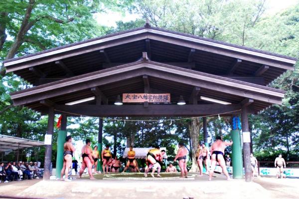 大宝八幡宮_大相撲の合同稽古