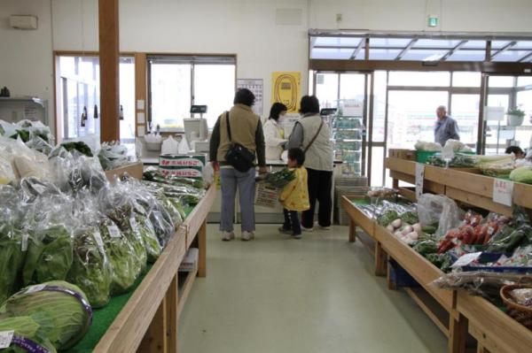 農産物直売所 めぐみの里さしま_商品に記された生産者の名前