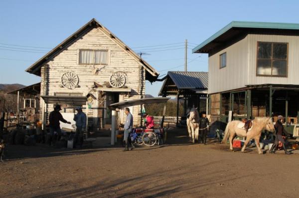 大和ホースパーク_ウエスタン風の白い建物が目印