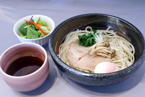 【するびきうどん】「鵜の岬」レストランしおさい