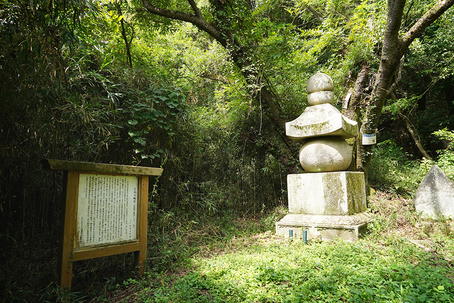 宝篋山_石造五輪塔
