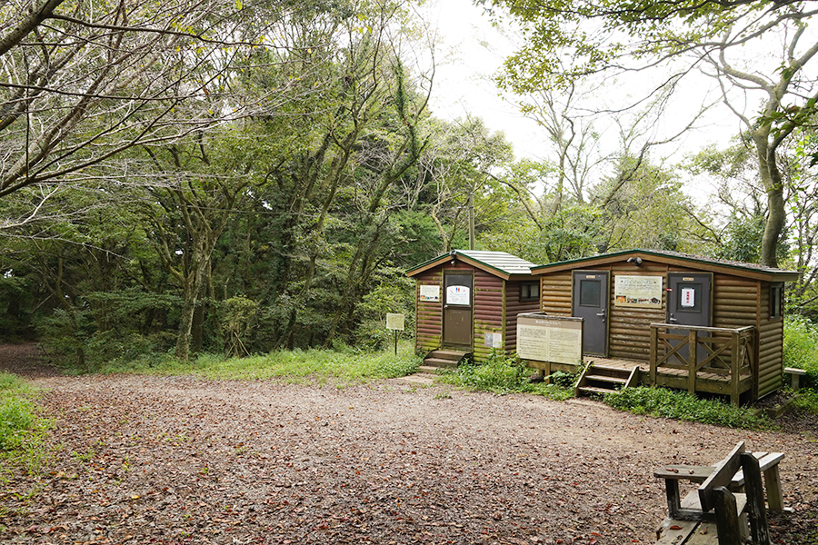 宝篋山_トイレ設置の休憩所