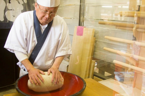 道の駅かつら_店頭での蕎麦手打ち
