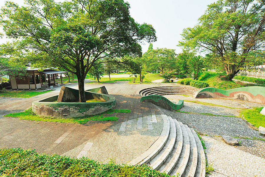 松岡城址(アプローチ広場)_900×600_解像度72