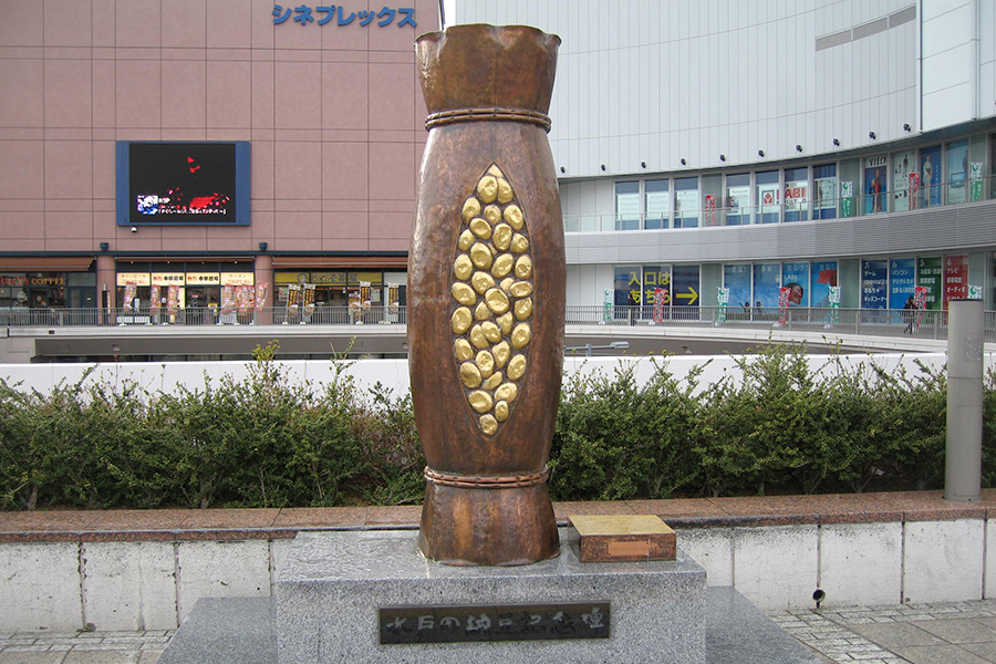 水戸納豆の像