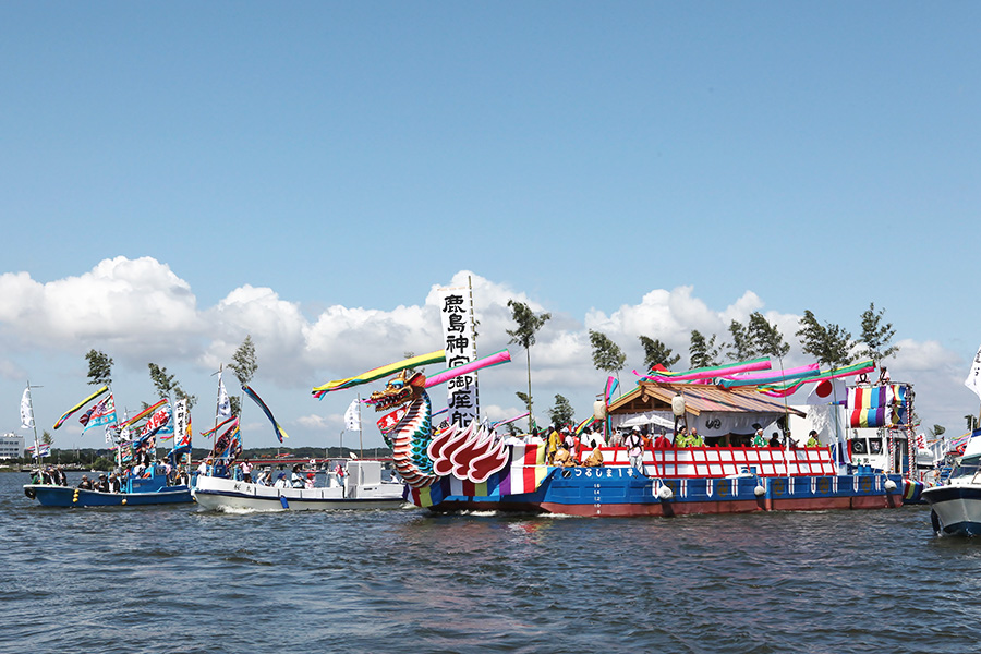 鹿島神宮_御船祭_船_(900×600)_2