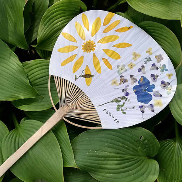 フラワーパーク_夏_押し花のお絵かきうちわづくり