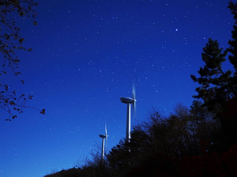 星空のつくばの風力発電所