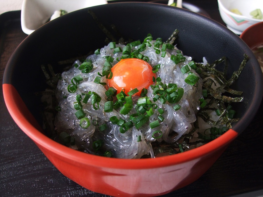 生しらす丼