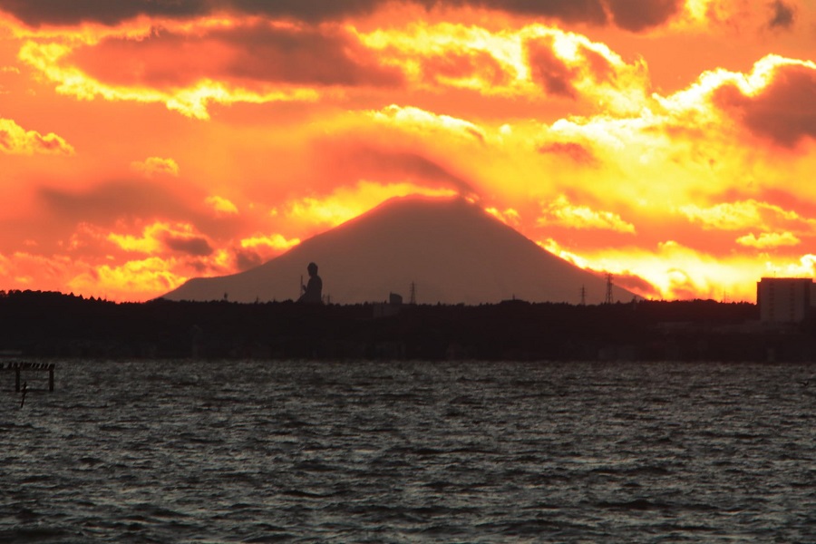 牛久大仏と富士山の夕焼け