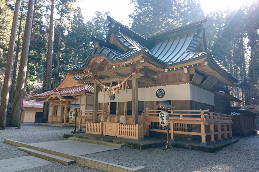 御岩神社