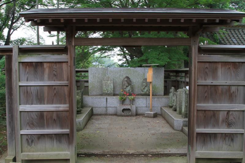 法蔵寺・累の墓