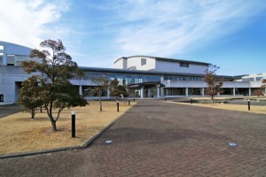 市民交流センターパルティホール・市立図書館