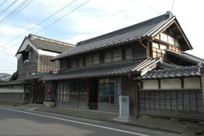 関根家住宅(右)・中村家住宅(左)