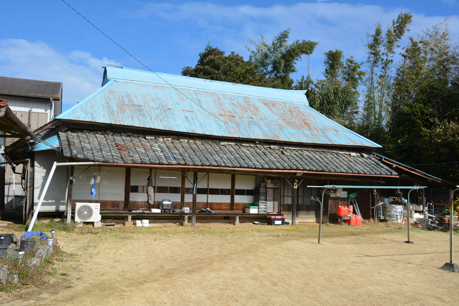 古民家、芝生庭園、田畑、2階建住宅