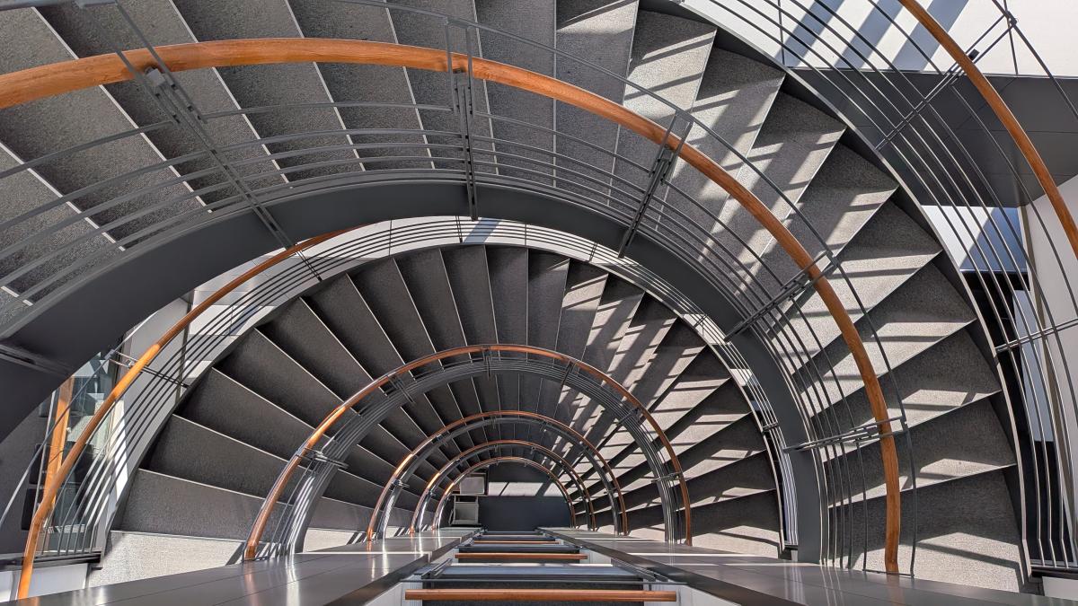 県庁11階螺旋階段