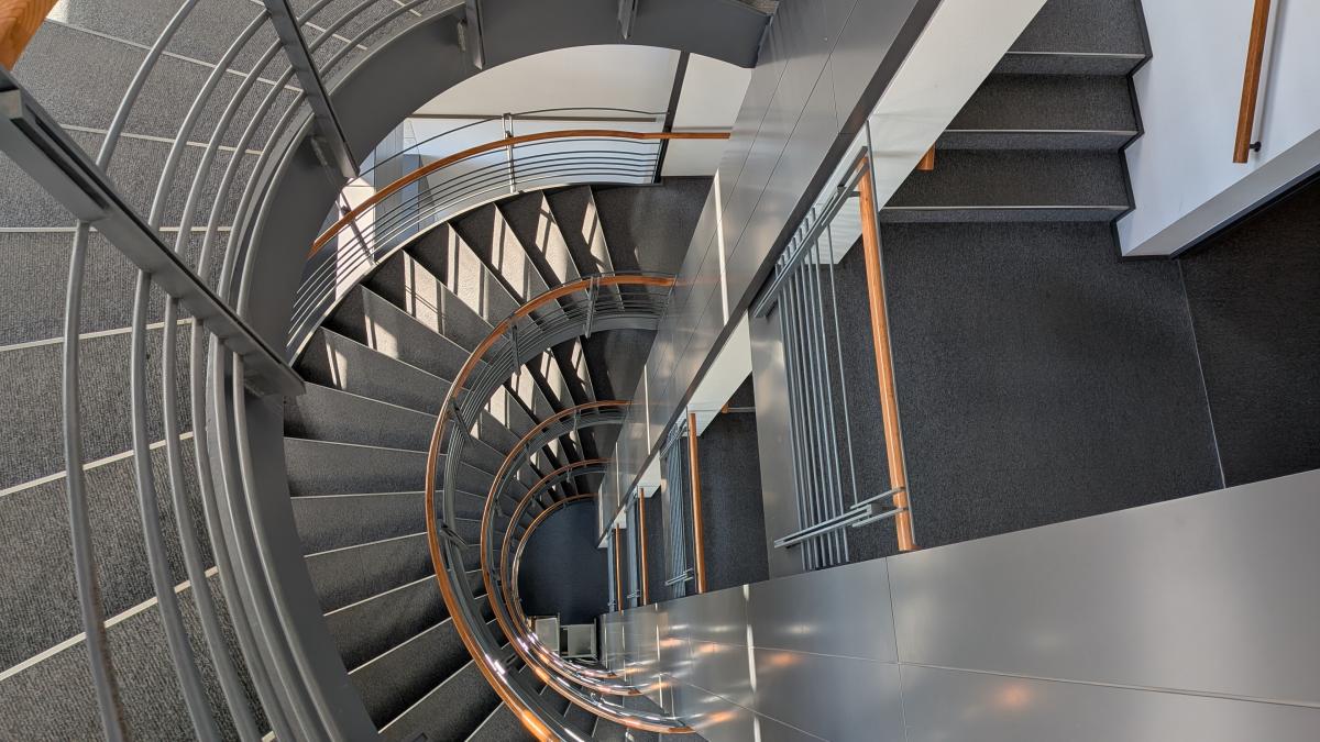 県庁11階螺旋階段