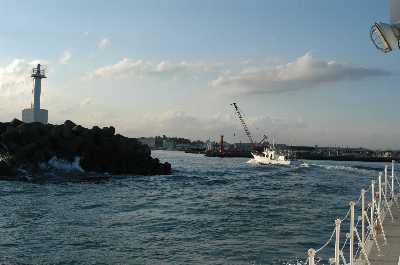 那珂湊漁港(船から）