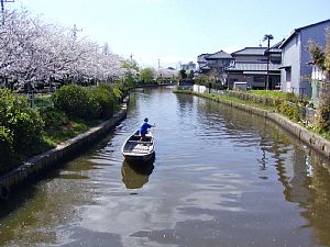 ろ漕ぎ舟