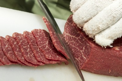 本当に良い肉、本当に良い部位だけを厳選する石岡苑。人気の理由は肉へのこだわり！