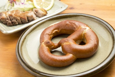 ドイツパン・ラウゲンプレッツェルは600円。独特の食感と塩気が味わえます。 