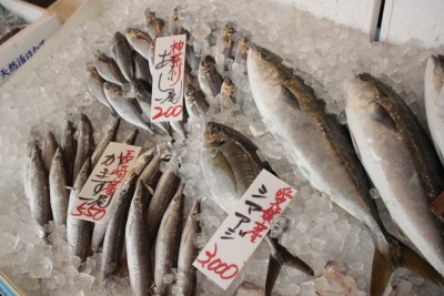 刺身、切り身、煮魚など食べ方に合わせて無料でさばいてくれます。